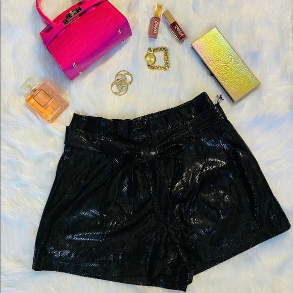 New On Trend Black Faux Leather Snakeskin High Waist Paper Bag Shorts - Picture 4 of 5